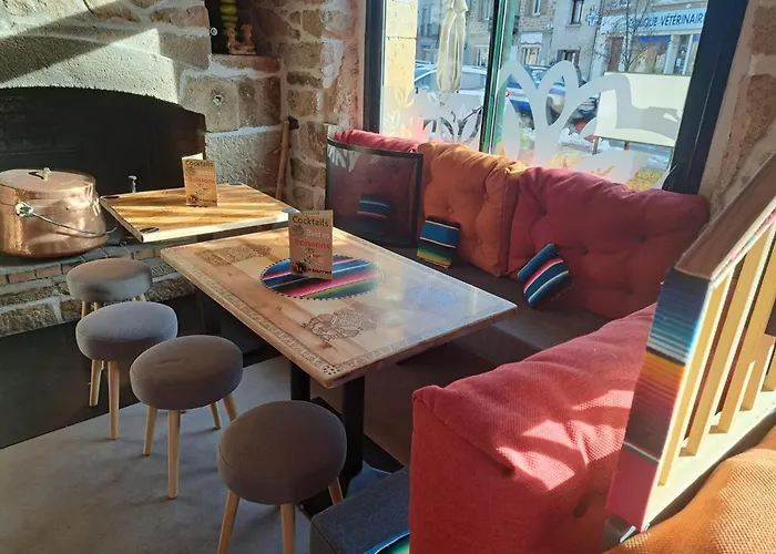 Le Barriol Отель Saint-Julien-Chapteuil