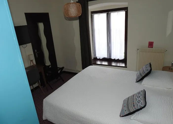 Le Barriol Отель Saint-Julien-Chapteuil