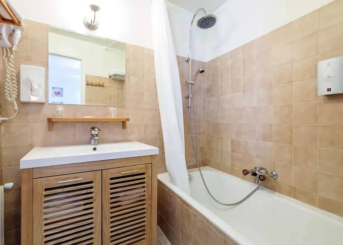 Отель Le Barriol Saint-Julien-Chapteuil