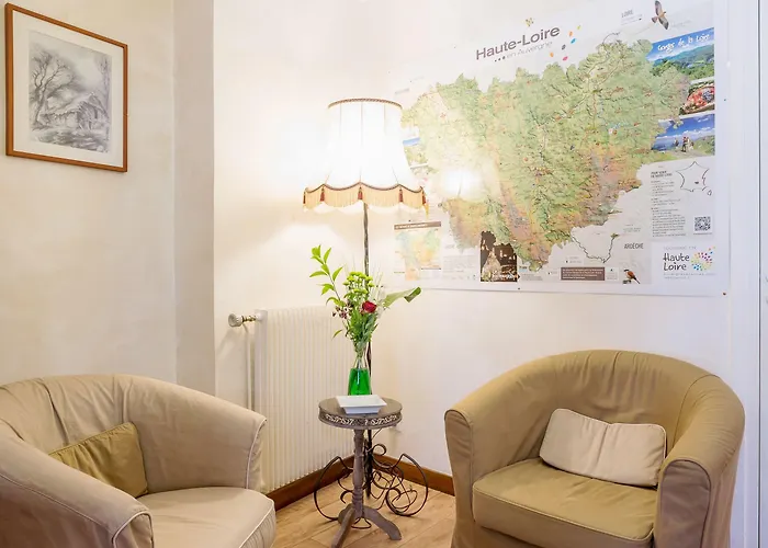 Отель Le Barriol Saint-Julien-Chapteuil