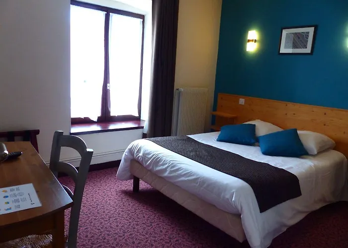 Отель Le Barriol Saint-Julien-Chapteuil